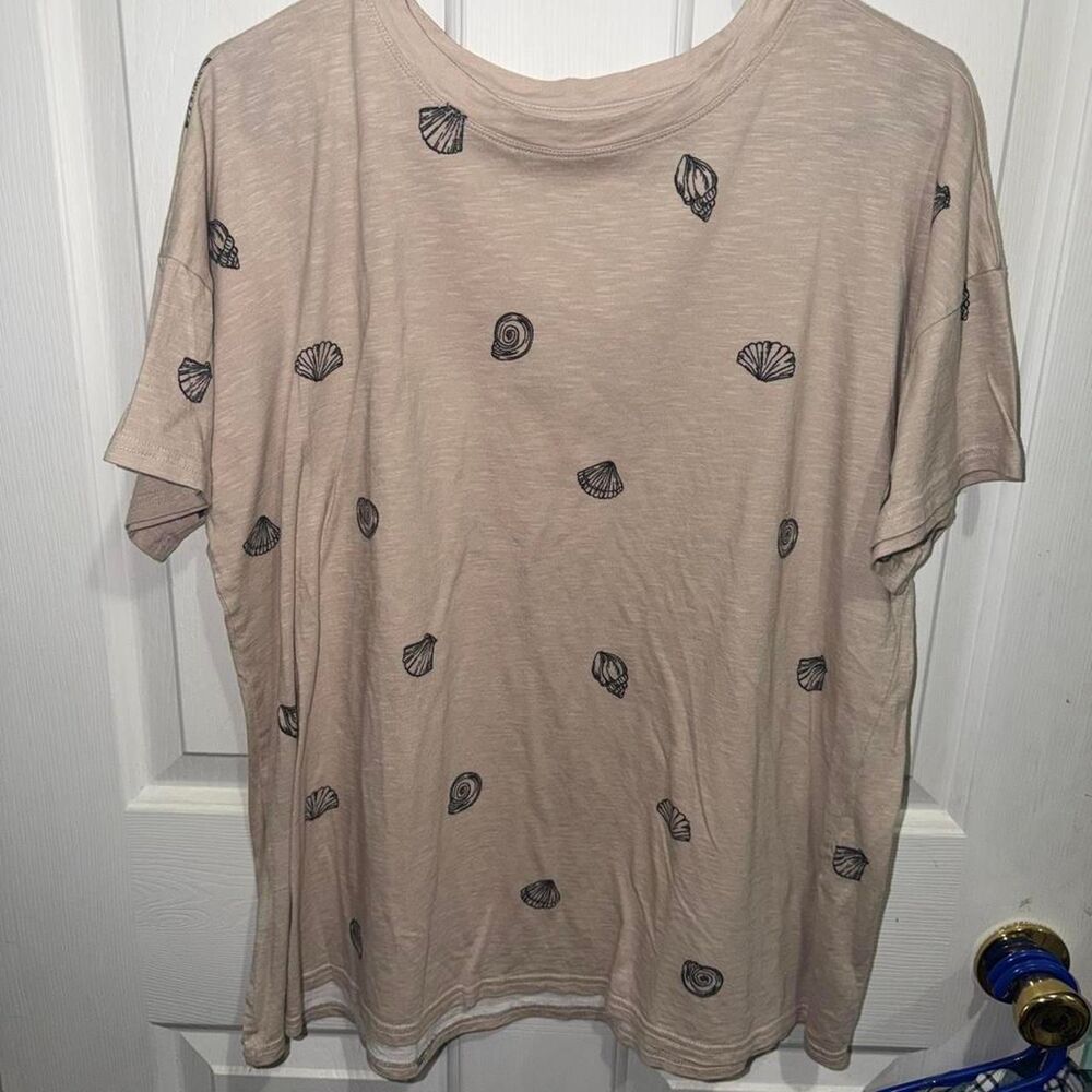 Maurices Women's Tan and Cream T-shirt